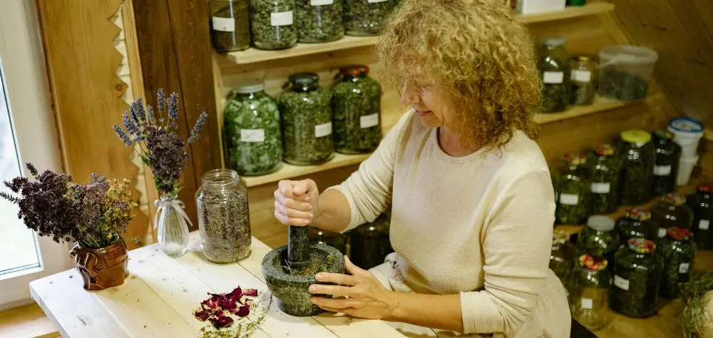 Dr. Hannah Smith, herbalist and biologist